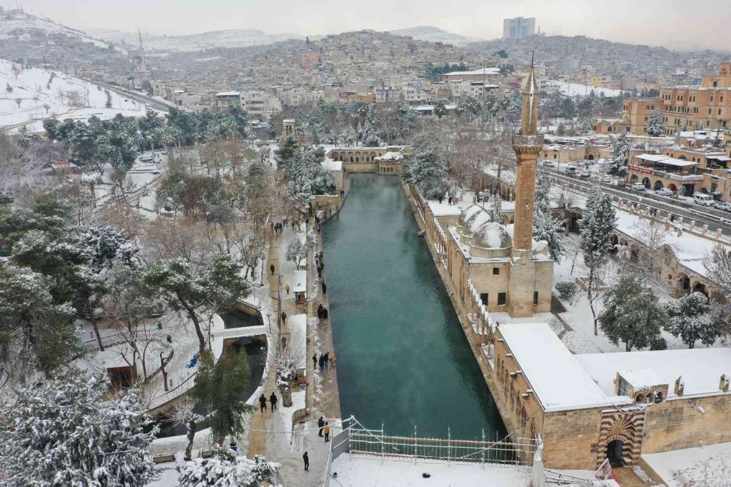 Beyaza bürünen Balıklıgöl havadan görüntülendi
