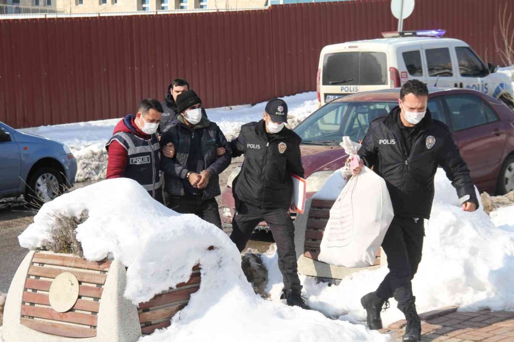 Binadan bakır kablo ve hurda çalan şüpheli suçüstü yakalandı