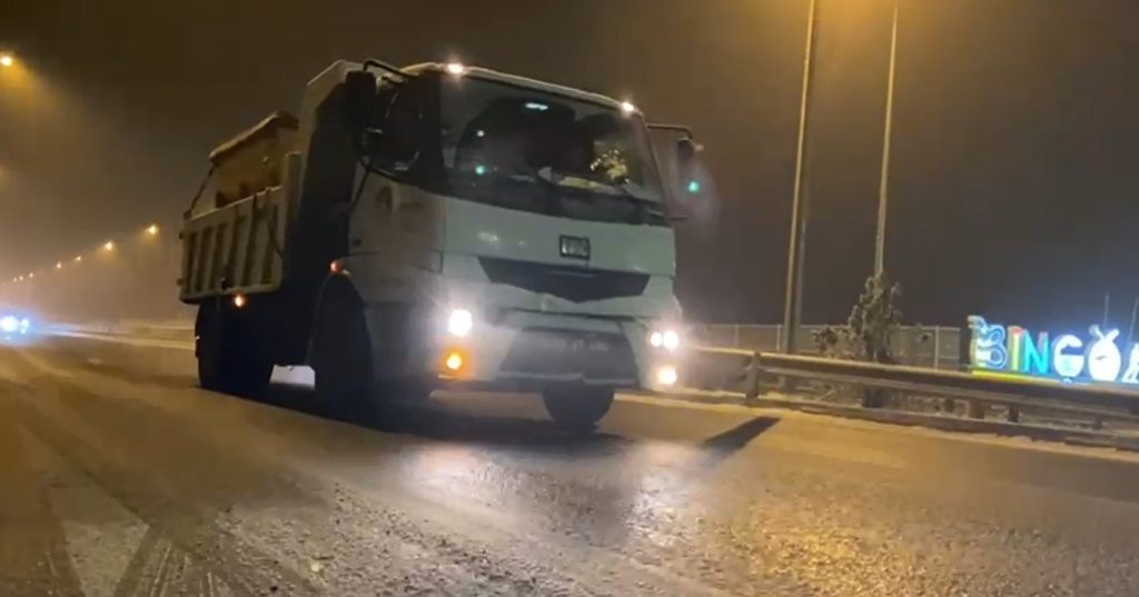 Bingöl Belediyesi tuzlama çalışması yaptı