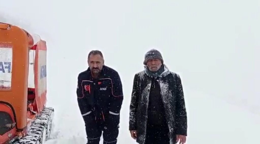 Bingöl’de donmak üzere olan 2 kişiyi AFAD kurtardı