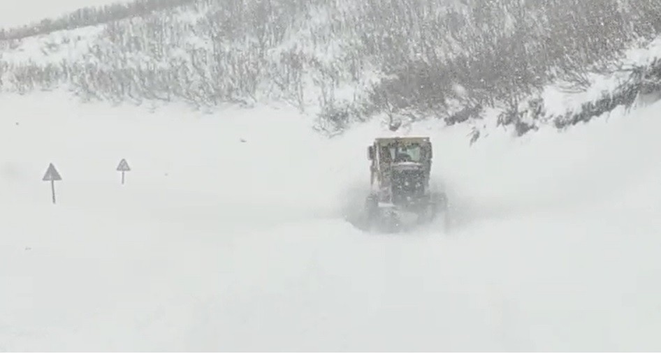 Bingöl’de tipi, açılan köy yollarını yeniden ulaşıma kapattı