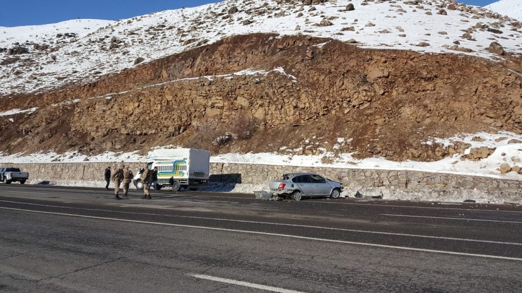 Bingöl’de trafik kazası: 3 yaralı