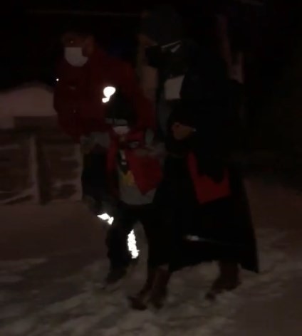 Bingöl’de UMKE, 7 yaşındaki çocuk için karlı yolları aştı