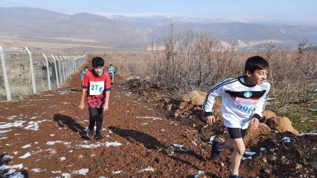 Bingöl’deki kros yarışmasında 289 sporcu ter döktü