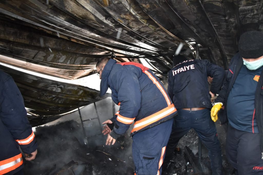 Çatı yangını korkuttu