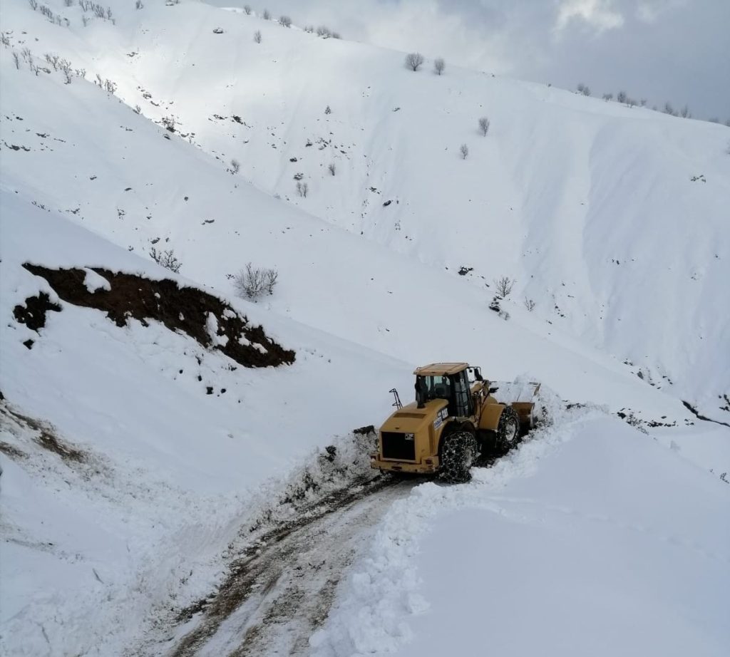 Diyarbakır’da karla mücadele devam ediyor
