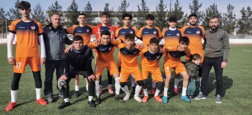 Diyarbakır’da okullararası futbol turnuvasının şampiyonu Talaytepe oldu