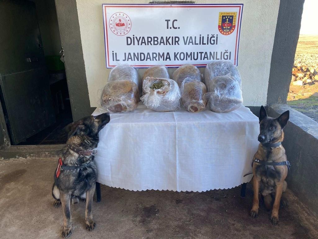 Diyarbakır’da otobüsün bagajında taşınan mini buzdolabında 28 kilogram esrar çıktı