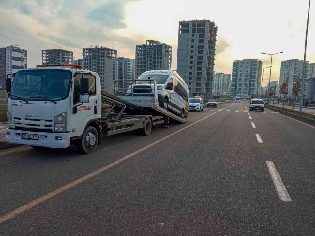 Diyarbakır’da zabıta ekiplerinden servis araçlarına denetim