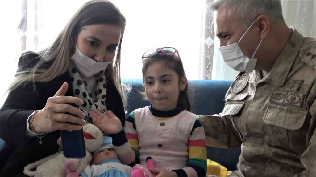 ‘Yüsra Bebek’ büyüdü, kendisini kurtaran jandarma ile ilk kez görüştü