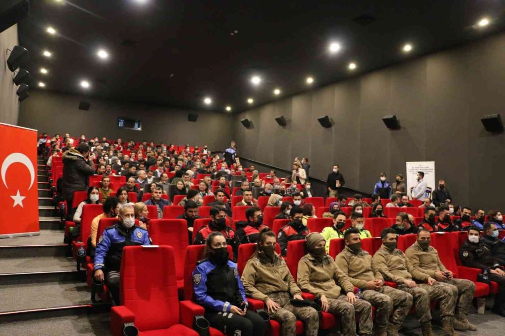 Elazığ Emniyet Müdürlüğü ekipleri, ‘Kesişme: İyi ki Varsın Eren’ filminde bir araya geldi