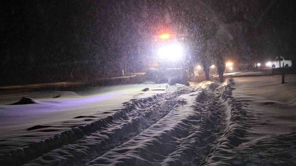 Elazığ’da, 150 personel ve 64 araçla yol açma çalışmaları sürüyor
