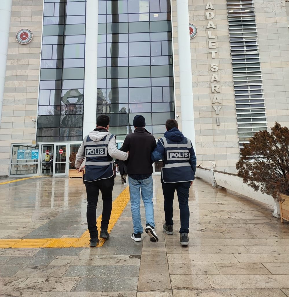 Elazığ’da 28 ayrı suç kaydı olan şüpheli kombi çaldıktan sonra yakalandı