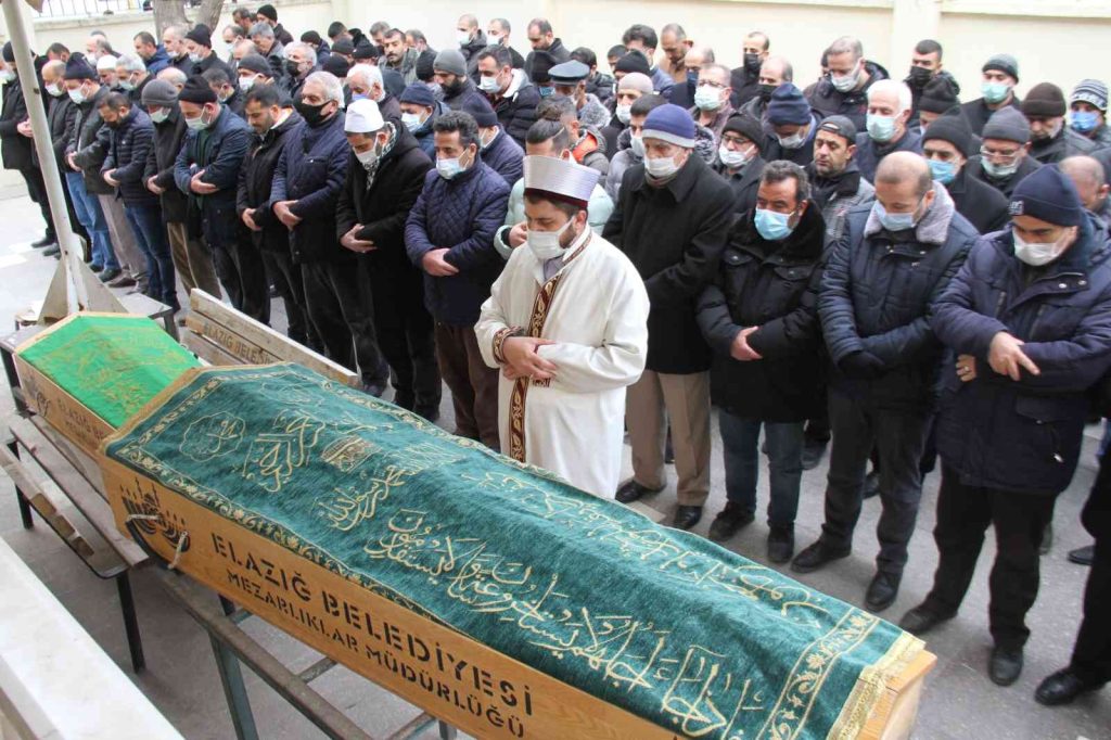 Elazığ’da ağabey ve kardeş 2 saat arayla hayatını kaybetti