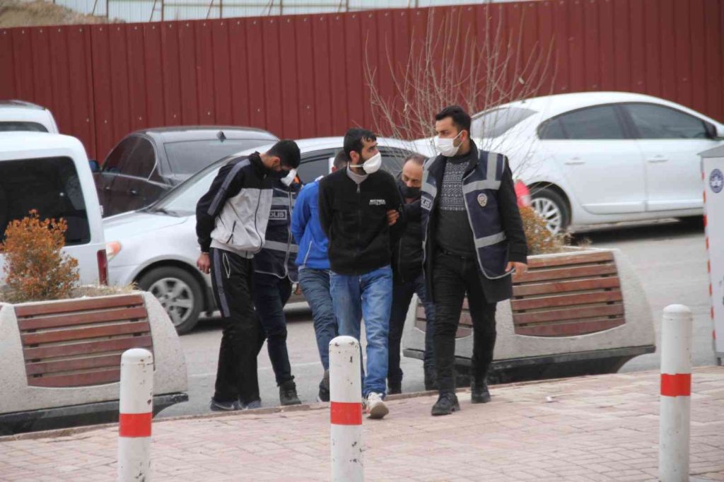 Elazığ’da bir iş yerinden 80 bin liralık malzeme çalan 3 şüpheli yakalandı