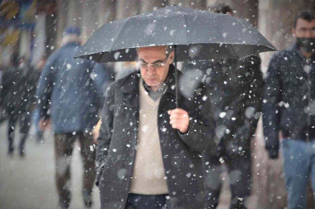 Elazığ’da kar sevinci