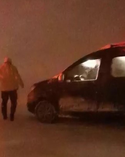 Elazığ’da mahsur kalan vatandaşların imdadına polis ekipleri yetişti