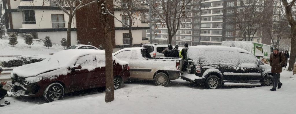 Elazığ’da öğrenci servisi yan yattı: 1 yaralı