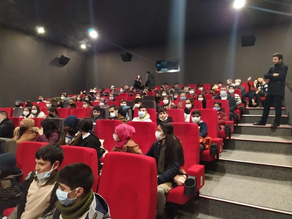 Elazığ’da öğrenciler ’Kesişme İyi ki Varsın Eren’ filmini izledi