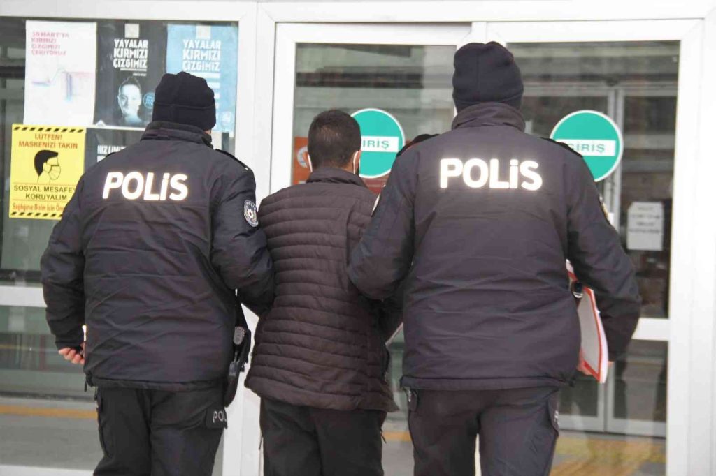 Elazığ’da oto teyp hırsızı yakalandı