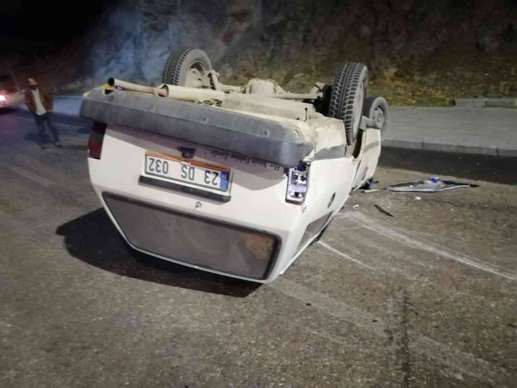 Elazığ’da otomobil takla attı: 2 yaralı