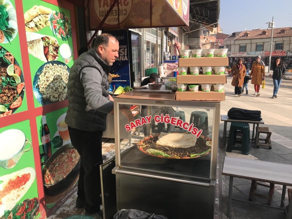 Elazığ’da yaptığı ciğere şehir dışından sipariş alıyor