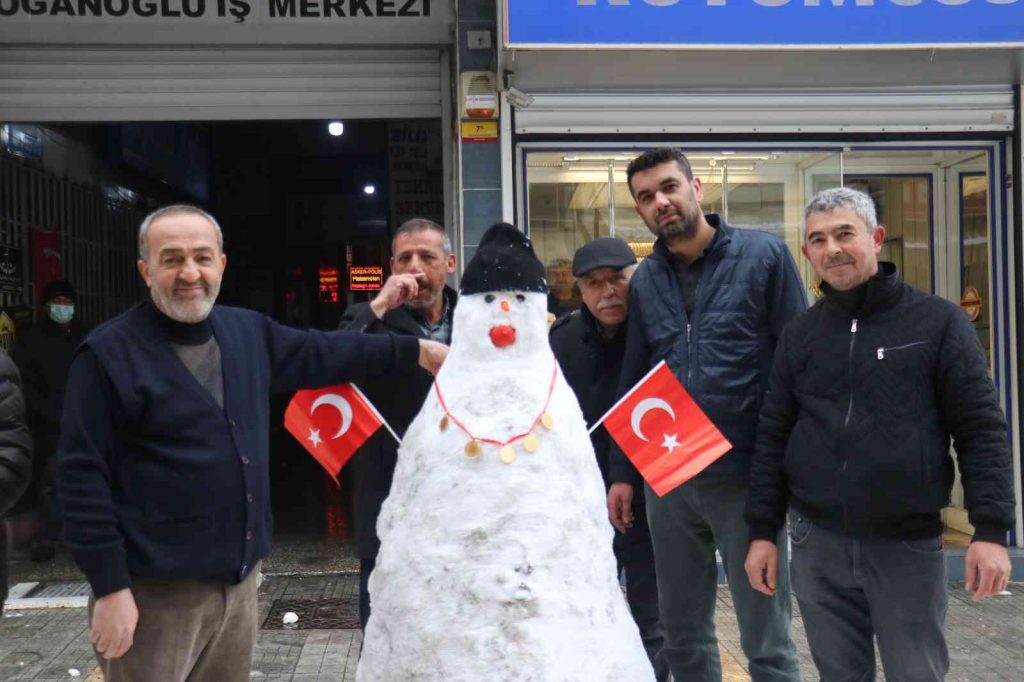 Esnaftan beşi bir yerdeli kar sevinci