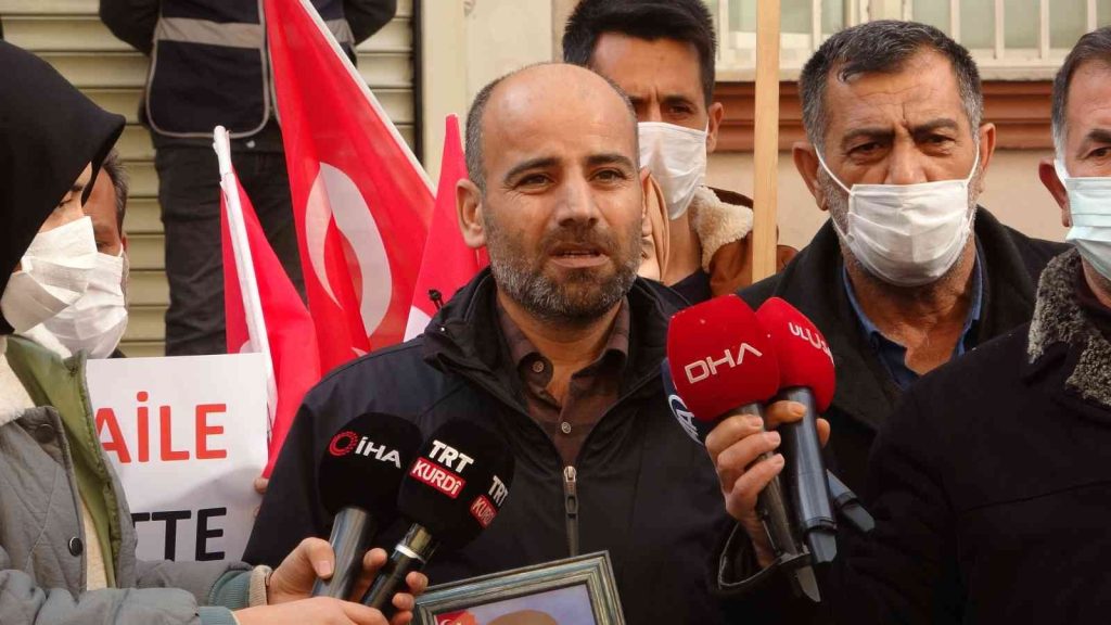 Evlat nöbetindeki aileler direniyor, sayıları artıyor