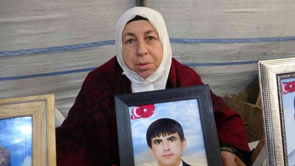 Evlat nöbetindeki anne: “Oğlum bu yıl hiç rüyama girmedi, dayanamıyorum”