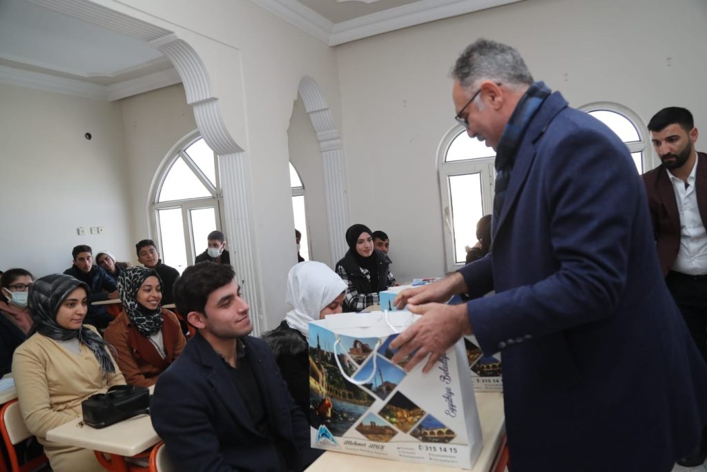 Eyyübiye’de öğrencilere eğitim seti