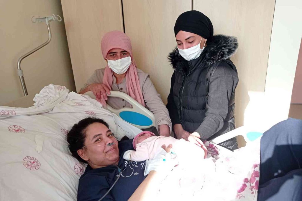 Gebelik sürecinde Covid-19’a yakalanan Nuray Öğretmen ve bebeği ölümden döndü