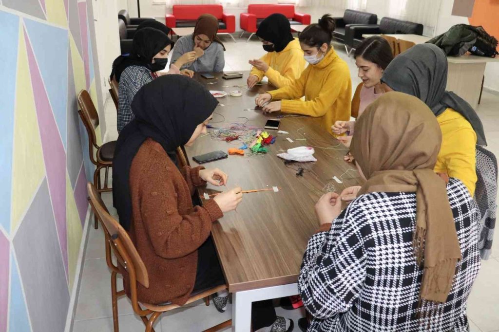 Gençlerden el sanatları kursuna yoğun ilgi
