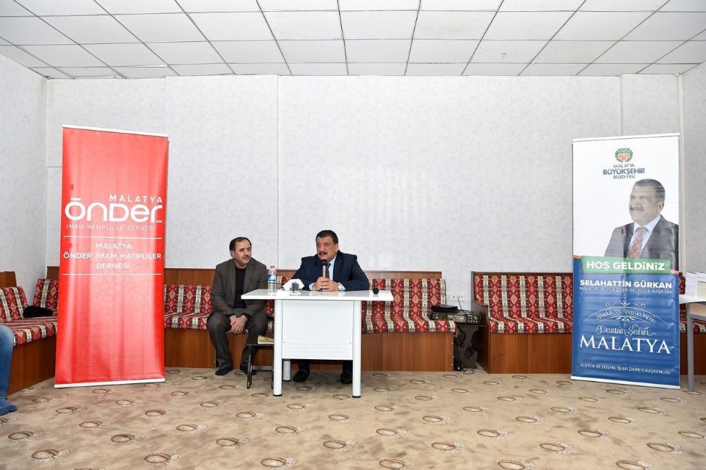 Gürkan, öğrencilerle bir araya geldi