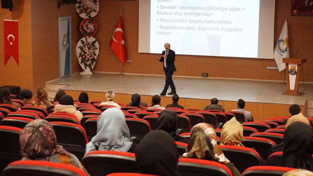 Haliliye’de anne ve babalara seminer