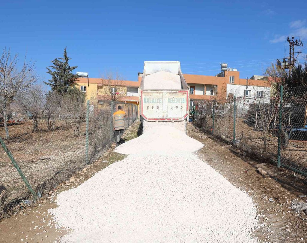 Haliliye’de yollar çamurdan kurtuluyor