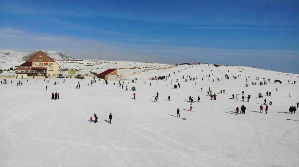 Hesarek Kayak Merkezi’nde hafta sonu yoğunluğu