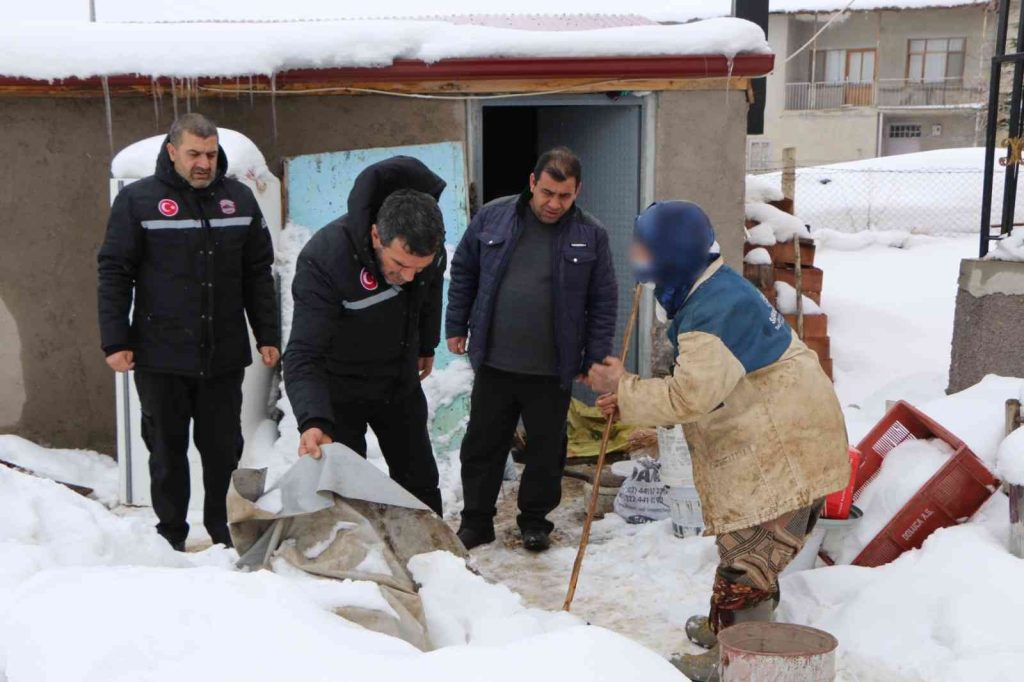 İl Özel İdaresi ekipleri, yaşlı kadının yardım çağrısına kayıtsız kalmadı