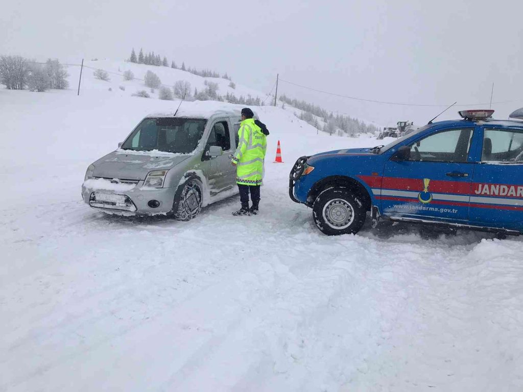 Jandarmadan kış lastiği denetimi