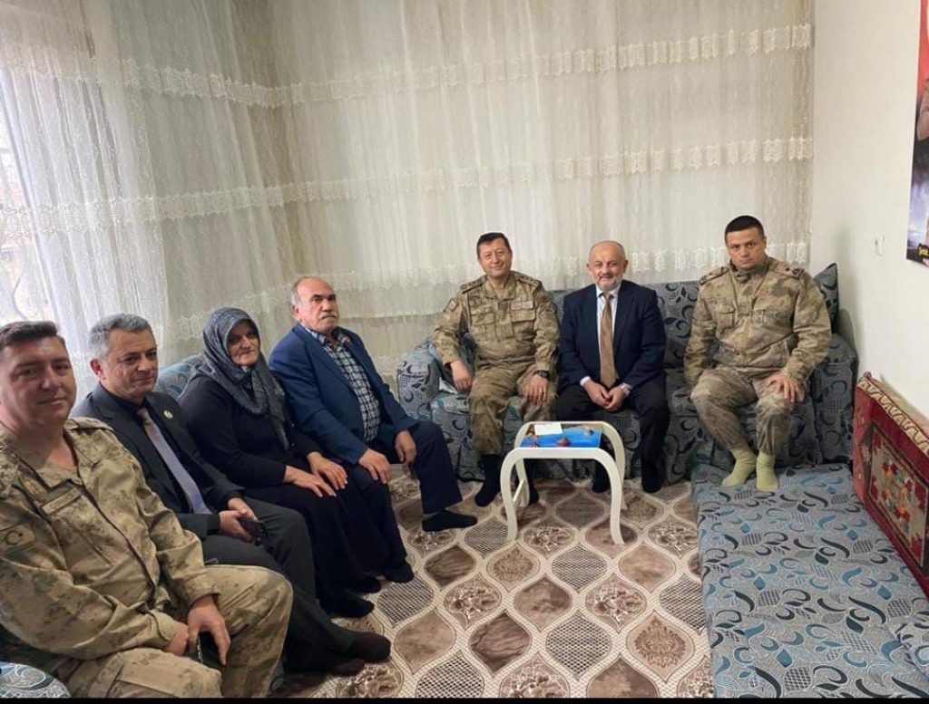 Jandarmadan şehit ailesine ziyaret