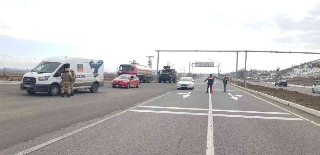 Jandarmadan şok yol uygulaması