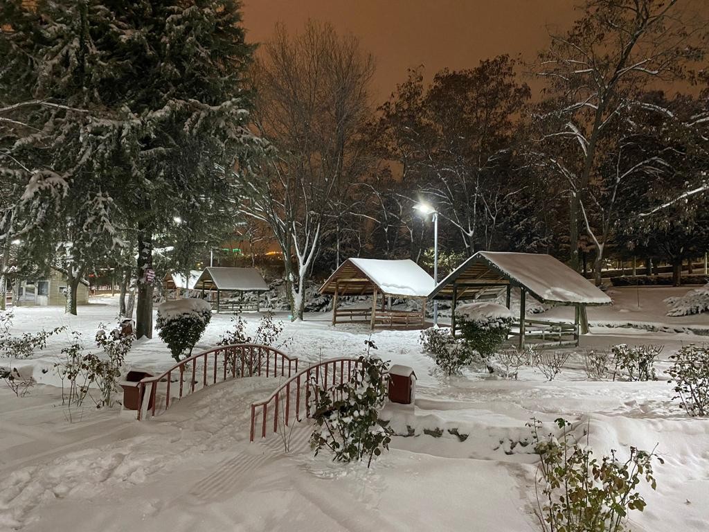 Kar Elazığ’ı beyaza bürüdü, ortaya kartpostallık görüntüler çıktı