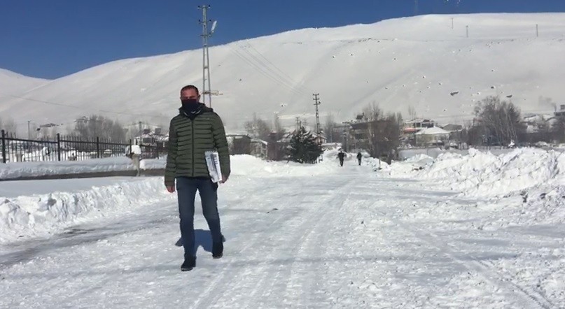 Karlıova’da karneyi öğrenciler değil, veliler aldı