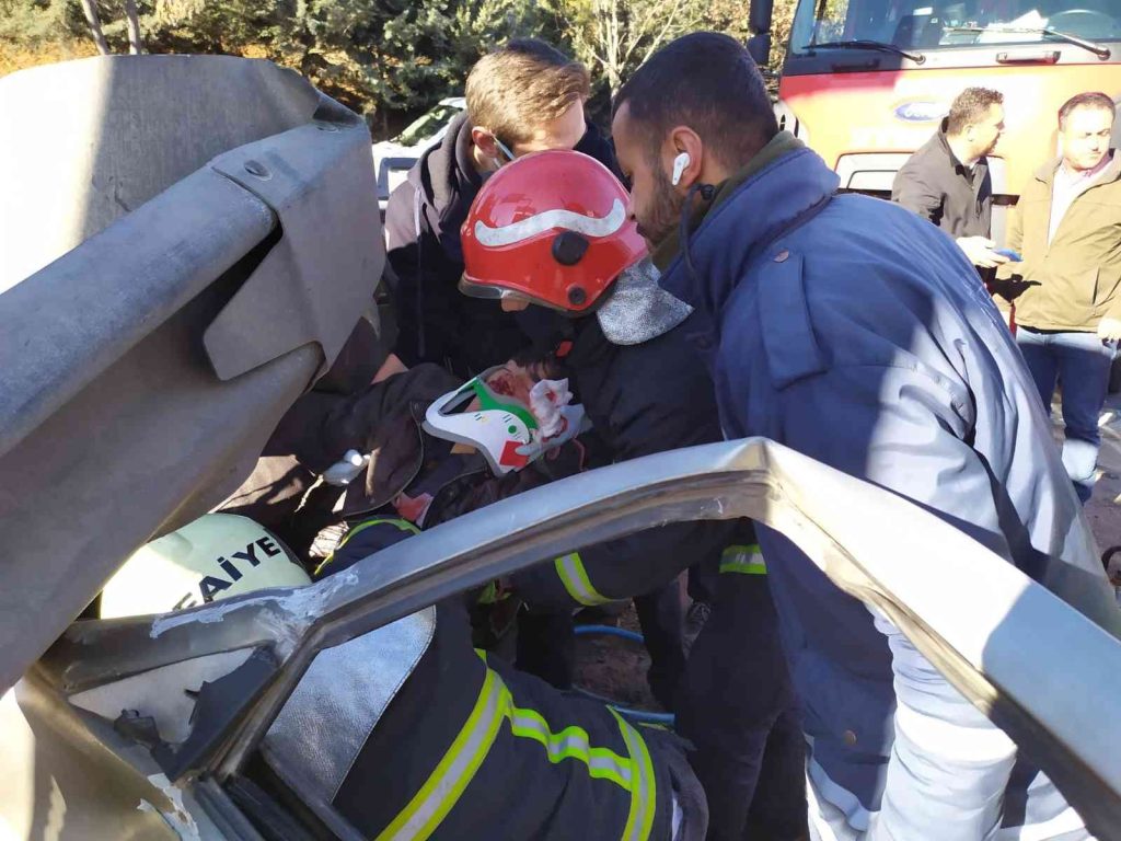 Kazada ağır yaralanan genç sürücü yaşam savaşını kaybetti