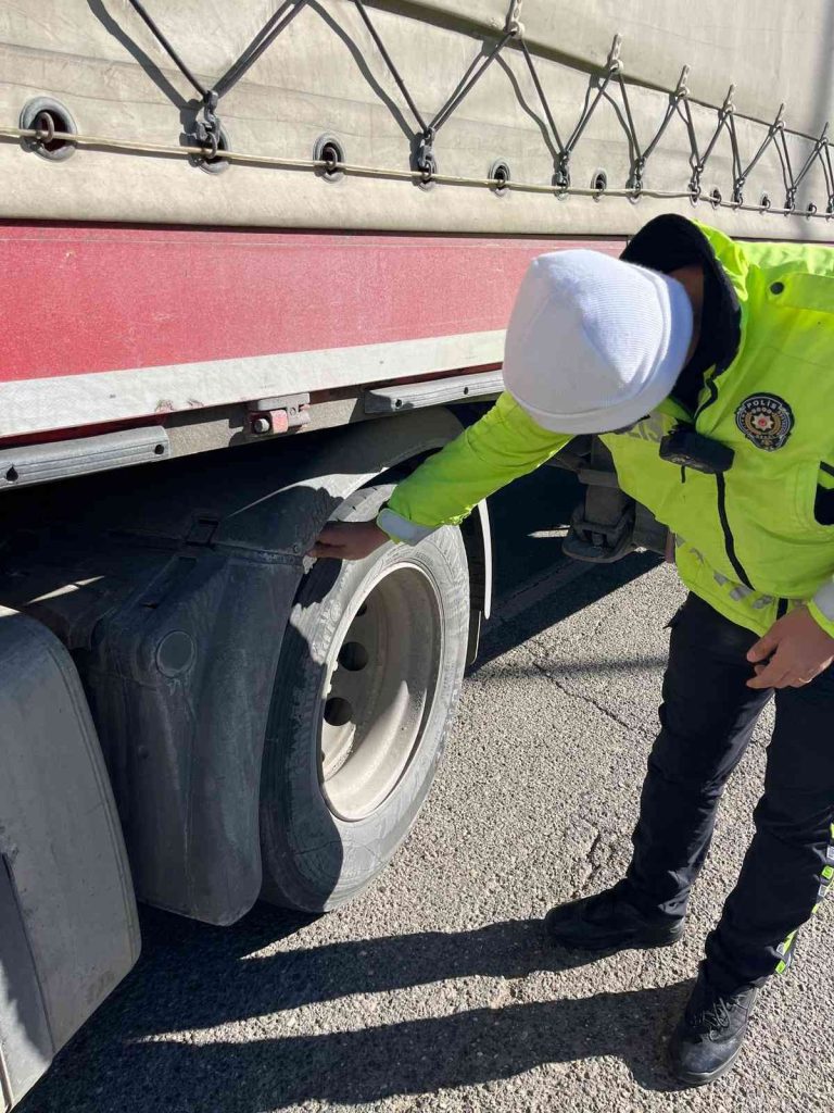 Kış lastiği kullanmayan 58 araç sürücüsüne ceza