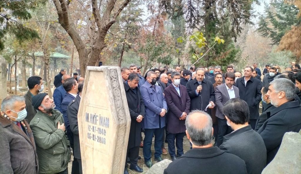 “Kudüs şairi” Mehmet Akif İnan mezarı başında anıldı