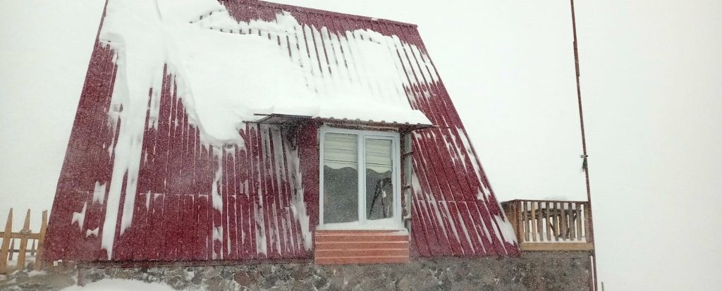 Malatya’da kar kimine çile kimine keyif