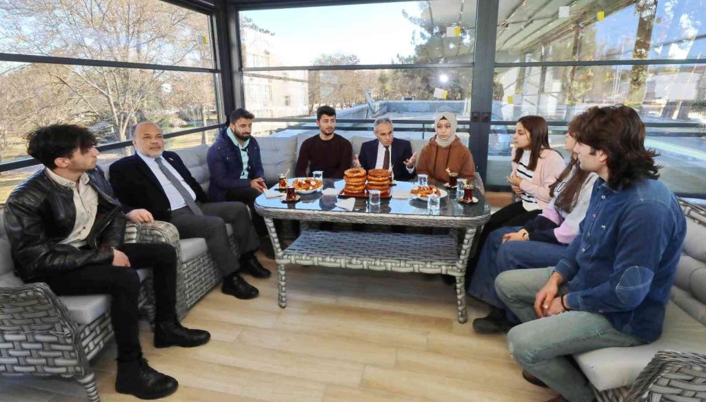 Milletvekili Yavuz GAÜN Genç Ofiste öğrencilerle bir araya geldi