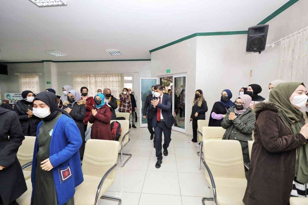 Öğrencilerle “Kariyer Günleri’nde” buluştu