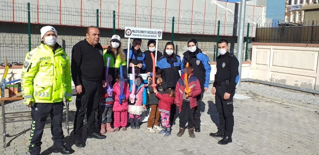 Polisten dilenen çocuklara yönelik farkındalık çalışması