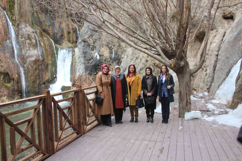 Protokol eşleri Darende’yi beğendi